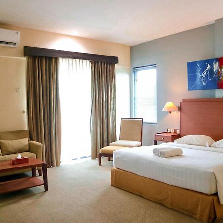 Hotel Mariat Sorong Exterior foto