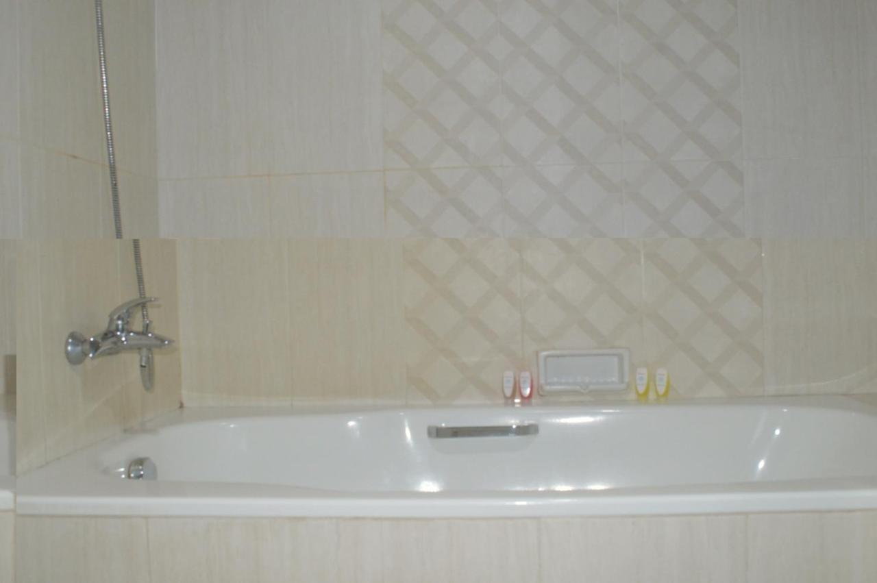 Hotel Mariat Sorong Exterior foto