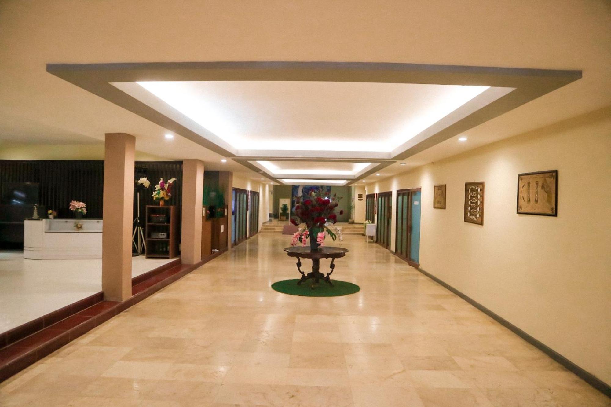 Hotel Mariat Sorong Exterior foto