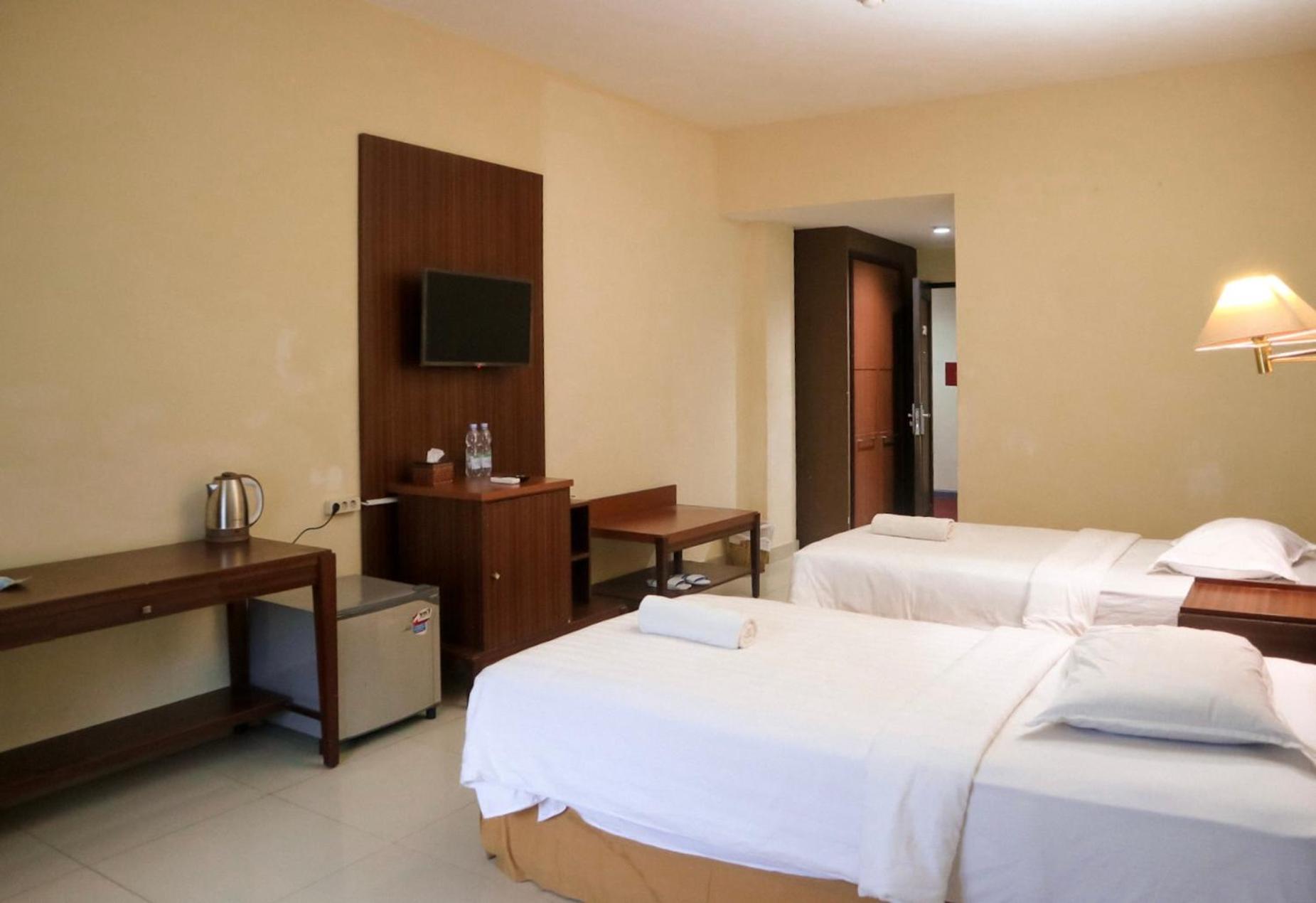 Hotel Mariat Sorong Exterior foto