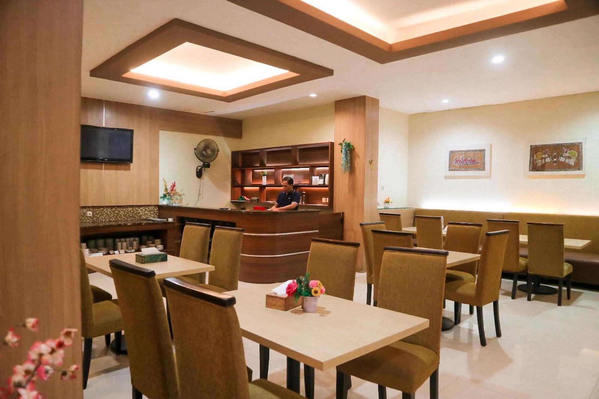 Hotel Mariat Sorong Exterior foto