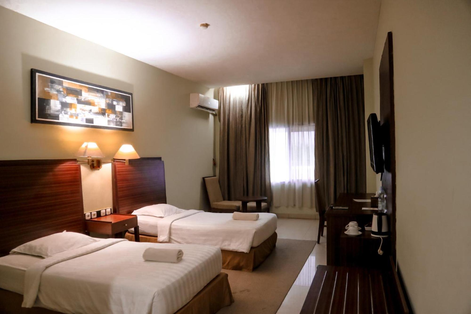 Hotel Mariat Sorong Exterior foto