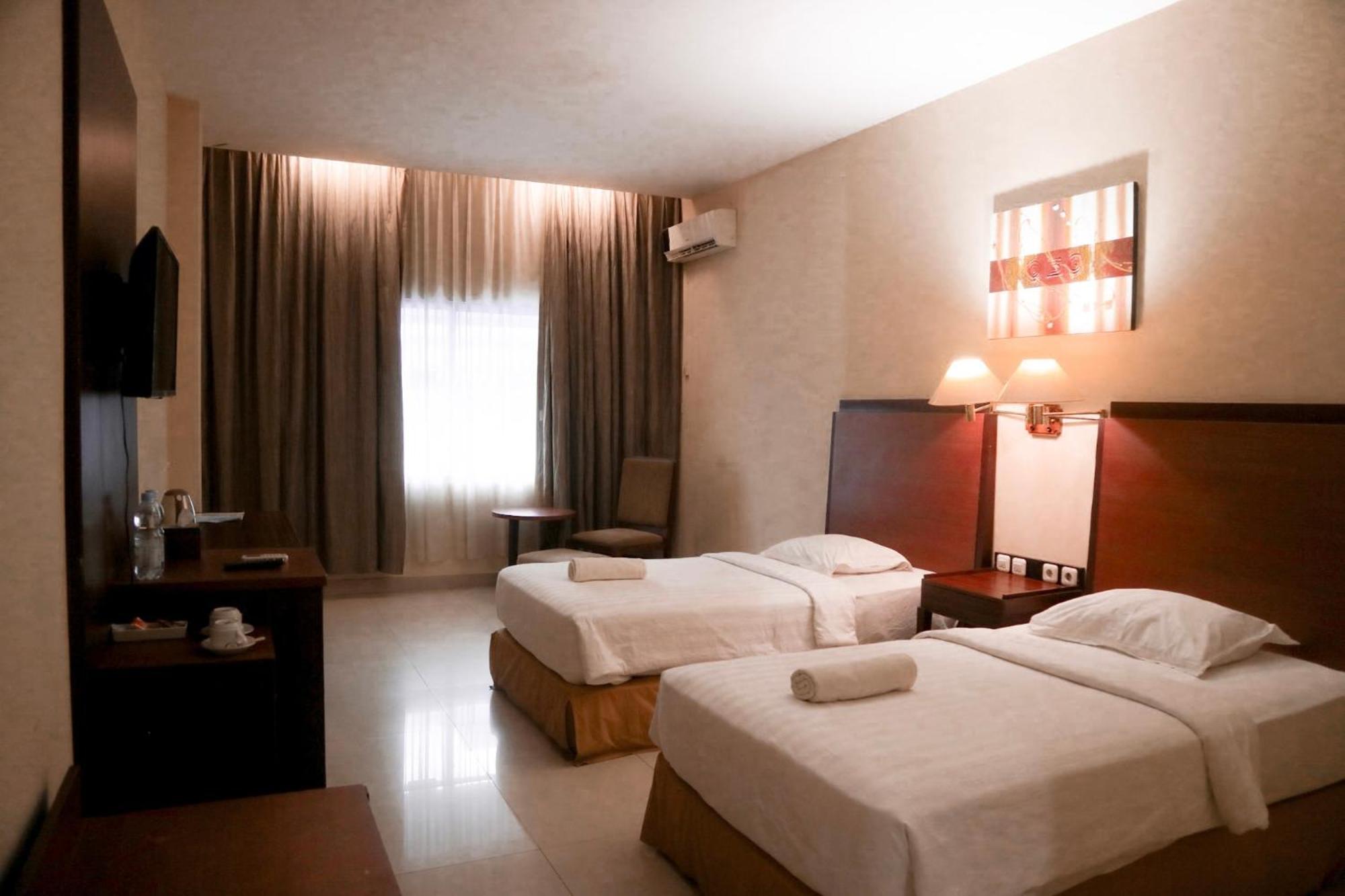 Hotel Mariat Sorong Exterior foto