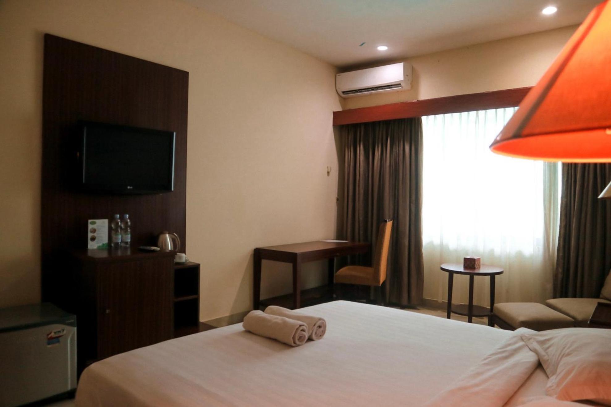 Hotel Mariat Sorong Exterior foto