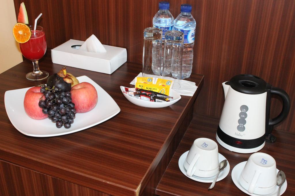 Hotel Mariat Sorong Zimmer foto